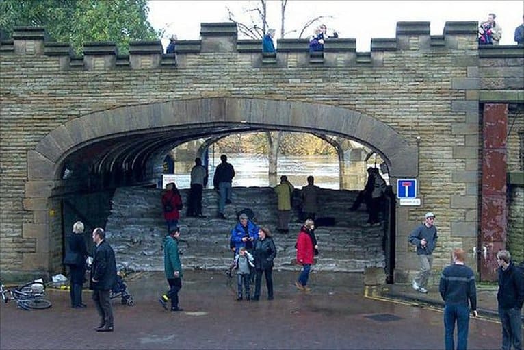 Makeshift defences during the floods of 2000