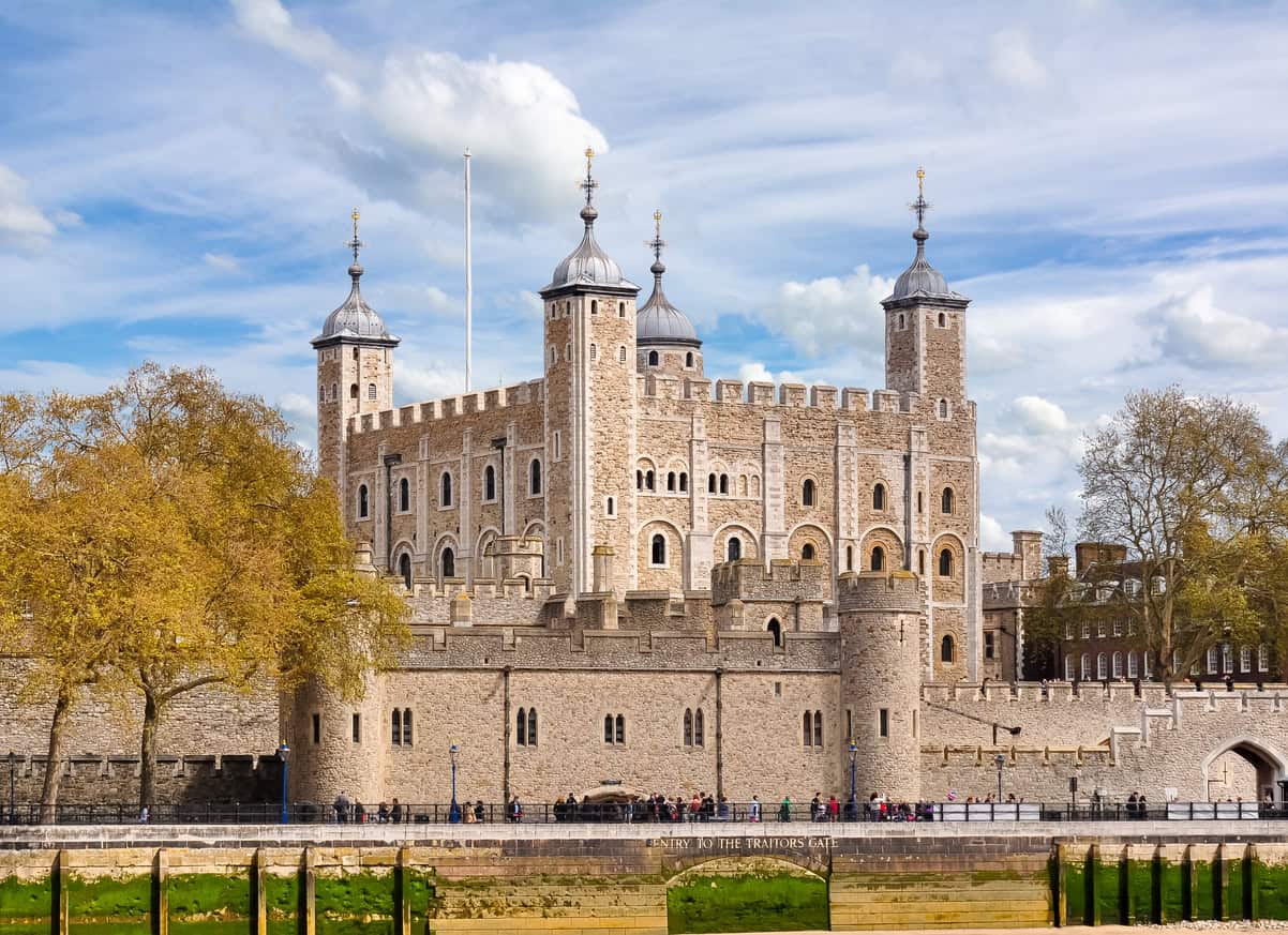 The White Tower seen from the Thames, where Henry III's 1240 guttering order was an early piece of medieval drainage.